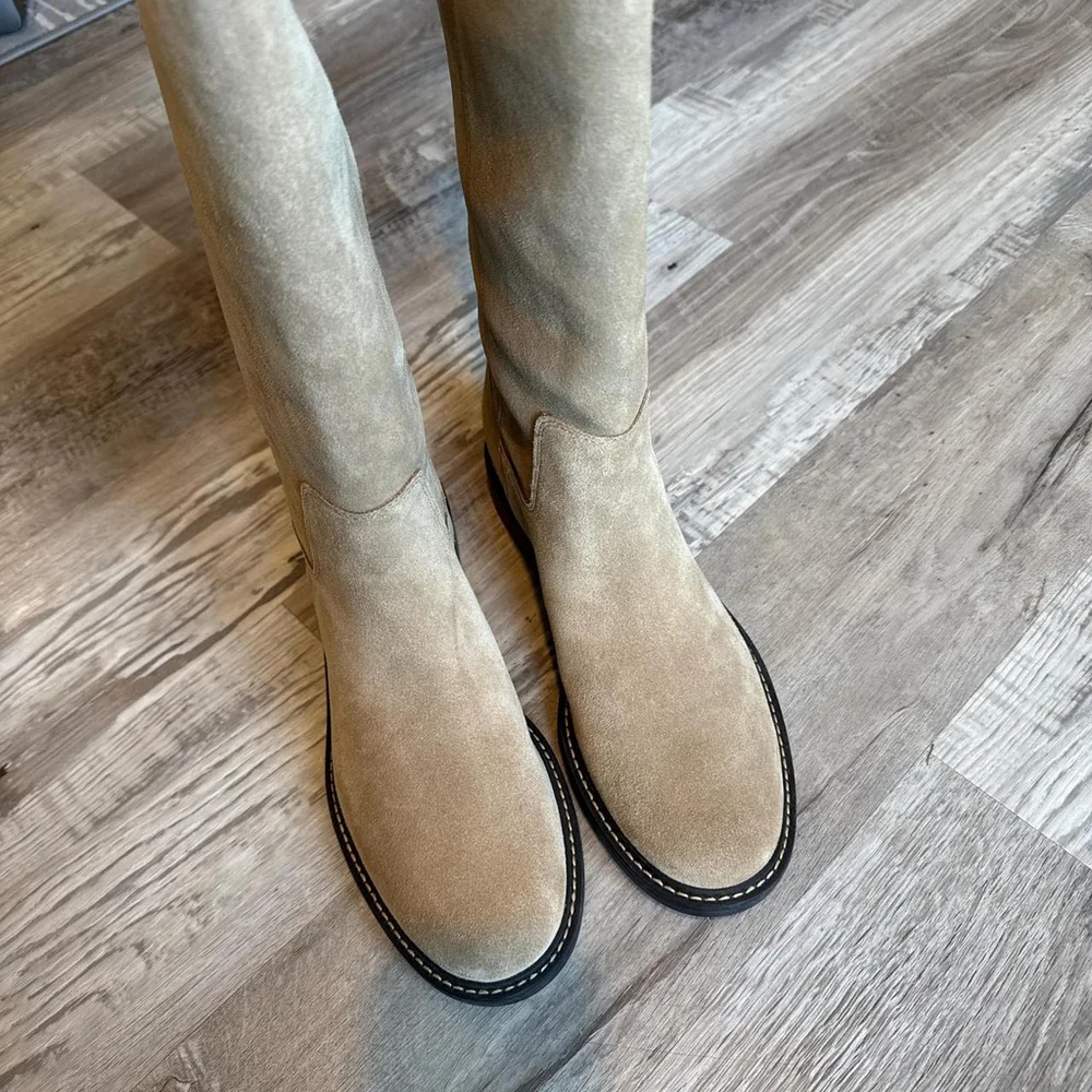 ZARA FLAT SUEDE BOOTS WITH INTERIOR LINING. SIZE 9 or 40